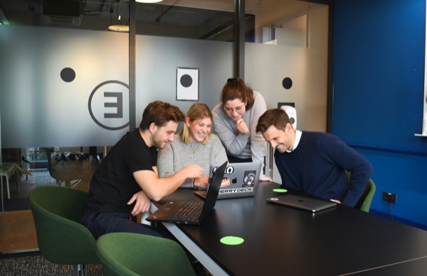 Collega's in overleg: teamdag, interne communicatie en samenwerking